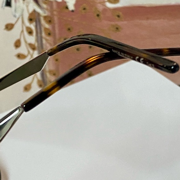 saint laurent sunglasses unisex: few scratches- nice color- include box - Picture 10 of 13